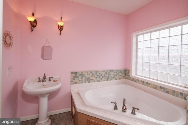 1195 SHANGRI LA RD, Bentonville, VA 22610