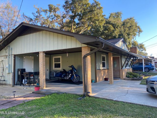 104 Twin Cedar Avenue, Long Beach, MS 39560