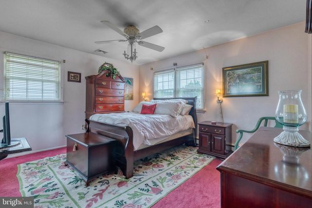 207 TWIN LAKES BLVD BLVD, Tuckerton, NJ 08087