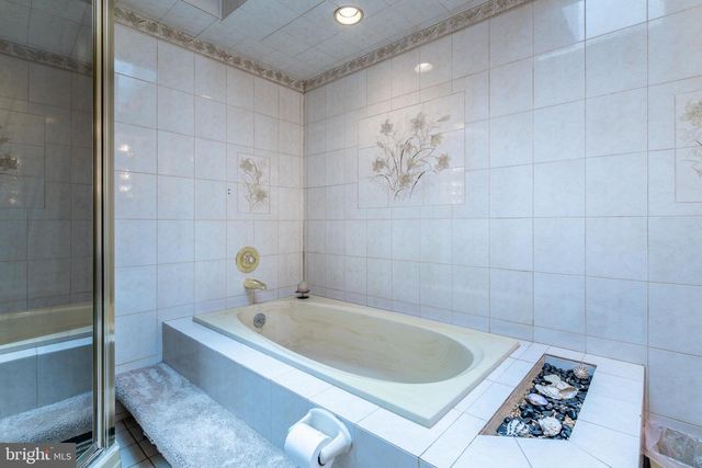 207 TWIN LAKES BLVD BLVD, Tuckerton, NJ 08087
