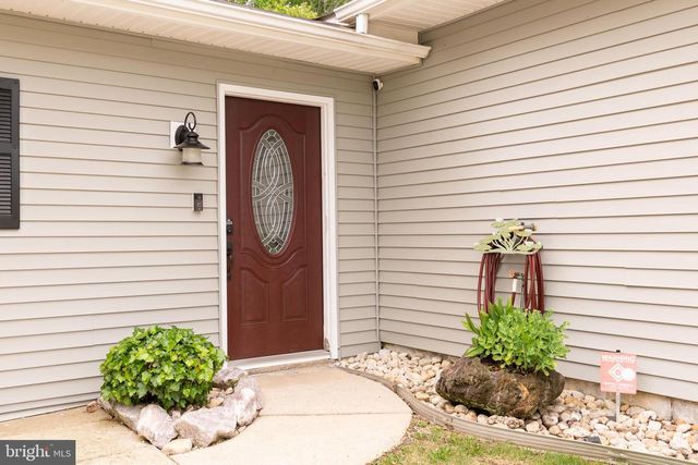207 TWIN LAKES BLVD BLVD, Tuckerton, NJ 08087