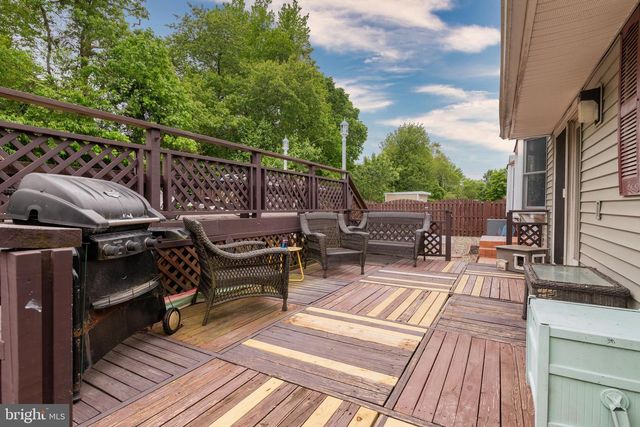 207 TWIN LAKES BLVD BLVD, Tuckerton, NJ 08087