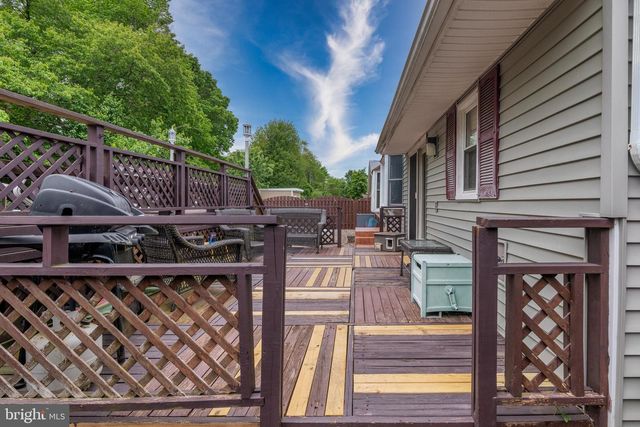 207 TWIN LAKES BLVD BLVD, Tuckerton, NJ 08087