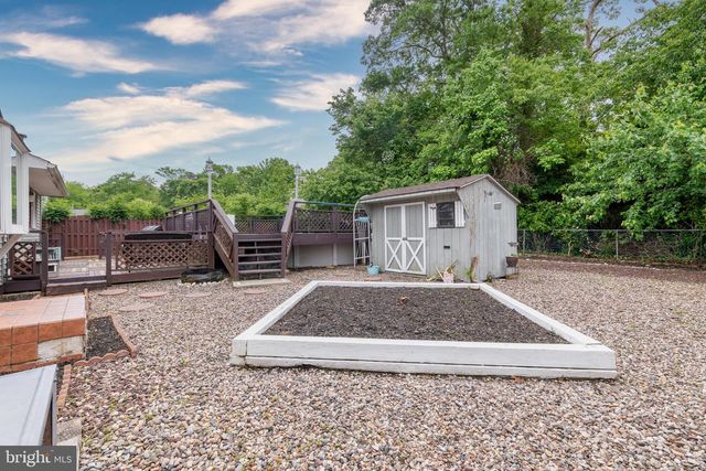 207 TWIN LAKES BLVD BLVD, Tuckerton, NJ 08087