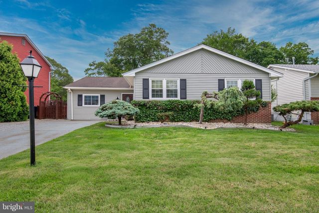 207 TWIN LAKES BLVD BLVD, Tuckerton, NJ 08087