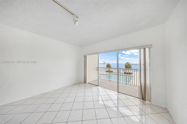 300 Bayview Drive 202, Sunny Isles Beach, FL 33160