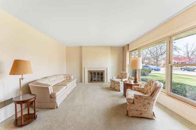 3835 W Jarlath Street, Lincolnwood, IL 60712