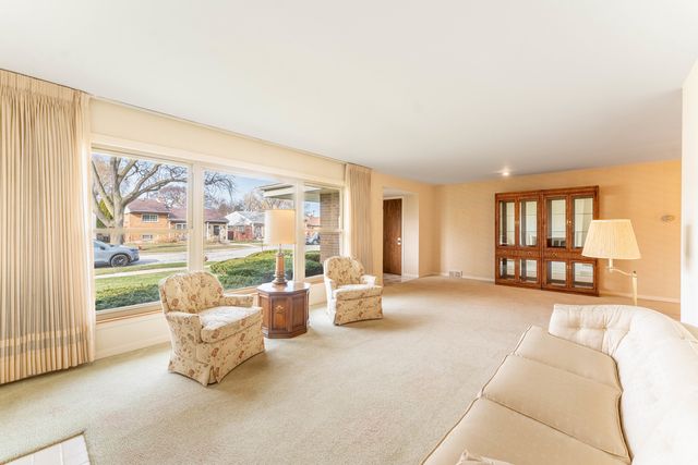 3835 W Jarlath Street, Lincolnwood, IL 60712