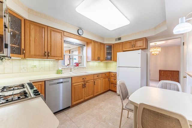 3835 W Jarlath Street, Lincolnwood, IL 60712