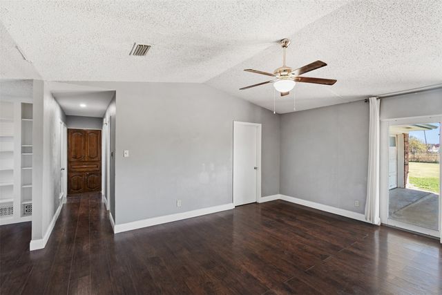 415 W Jefferson Street, Palmer, TX 75152