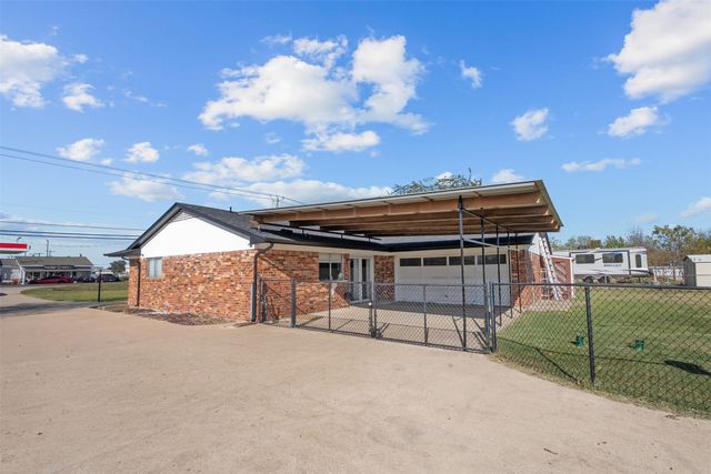 415 W Jefferson Street, Palmer, TX 75152