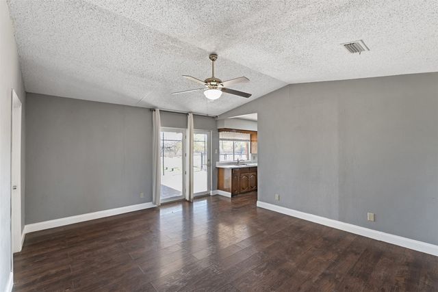 415 W Jefferson Street, Palmer, TX 75152