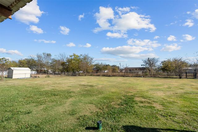 415 W Jefferson Street, Palmer, TX 75152