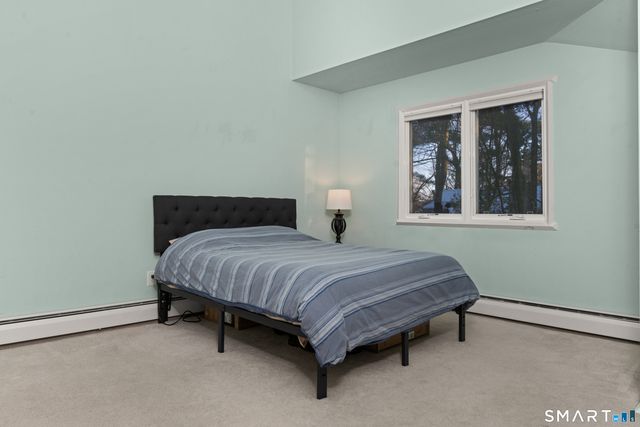 6 Lyle Court E, Farmington, CT 06032