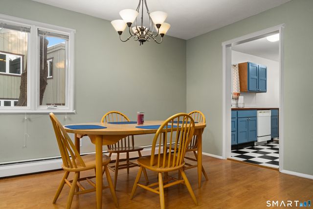 6 Lyle Court E, Farmington, CT 06032