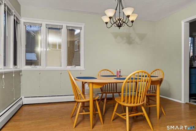 6 Lyle Court E, Farmington, CT 06032