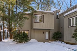 6 Lyle Court E, Farmington, CT 06032