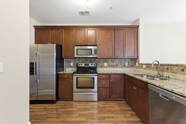 4848 Bevendean Dr Unit D9, Nashville, TN 37211