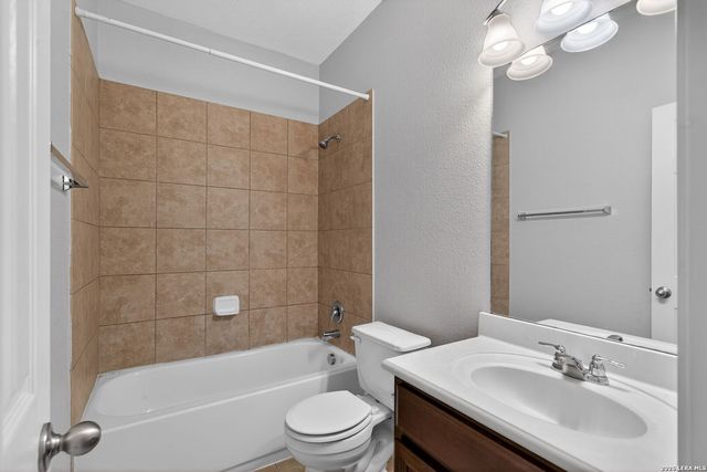 225 Country Vale, Cibolo, TX 78108