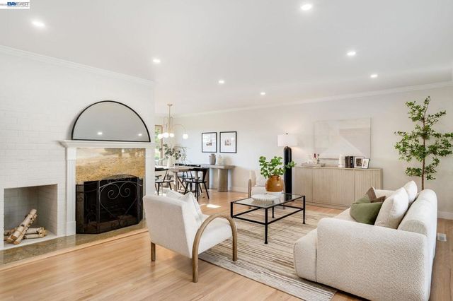 3636 Arcadian Dr, Castro Valley, CA 94546