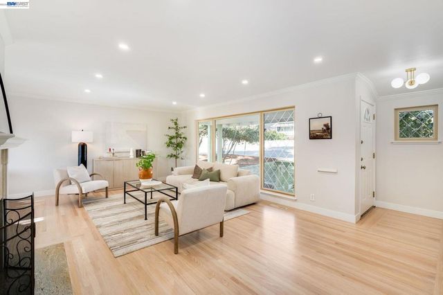 3636 Arcadian Dr, Castro Valley, CA 94546