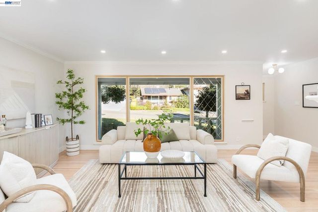 3636 Arcadian Dr, Castro Valley, CA 94546