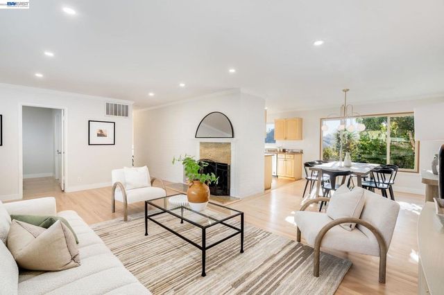 3636 Arcadian Dr, Castro Valley, CA 94546