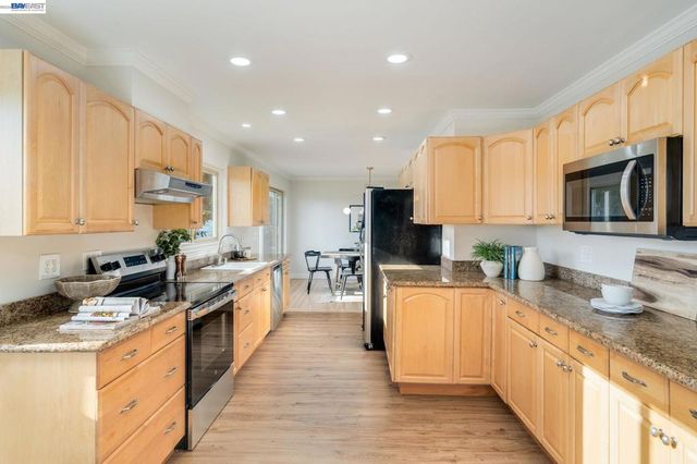 3636 Arcadian Dr, Castro Valley, CA 94546