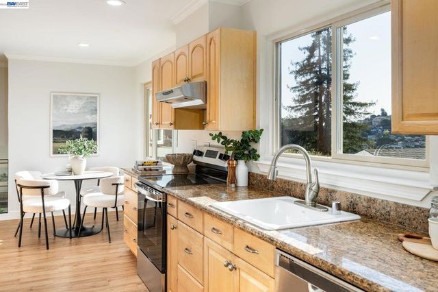 3636 Arcadian Dr, Castro Valley, CA 94546