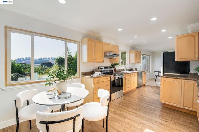 3636 Arcadian Dr, Castro Valley, CA 94546