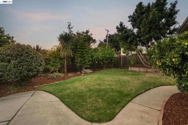3636 Arcadian Dr, Castro Valley, CA 94546