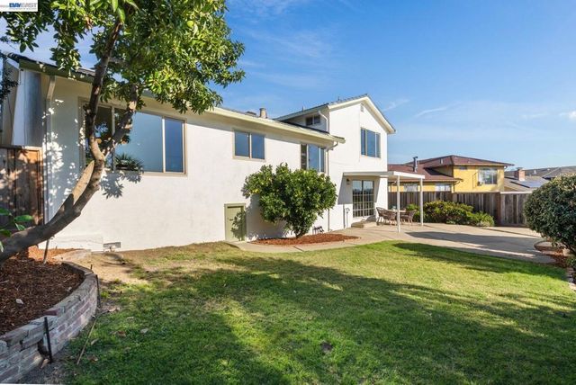 3636 Arcadian Dr, Castro Valley, CA 94546
