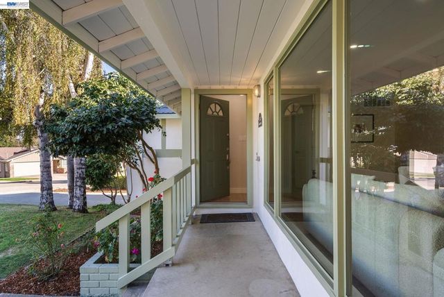 3636 Arcadian Dr, Castro Valley, CA 94546