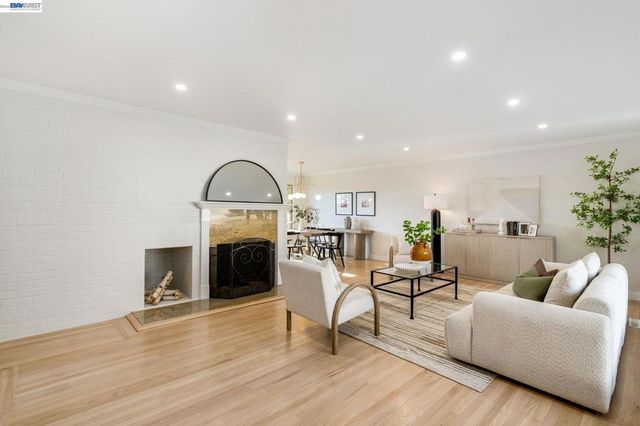 3636 Arcadian Dr, Castro Valley, CA 94546