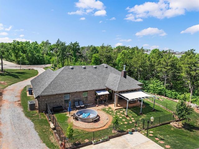 5796 Dogwood Drive, Guthrie, OK 73044