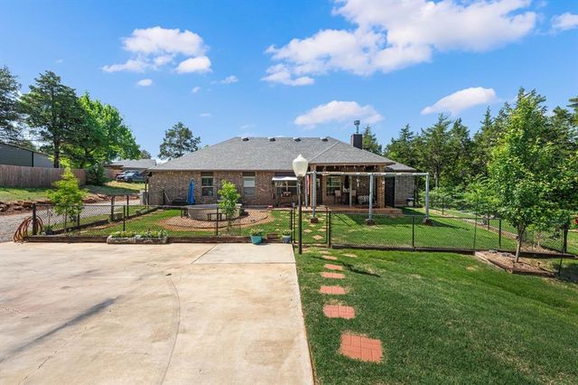 5796 Dogwood Drive, Guthrie, OK 73044