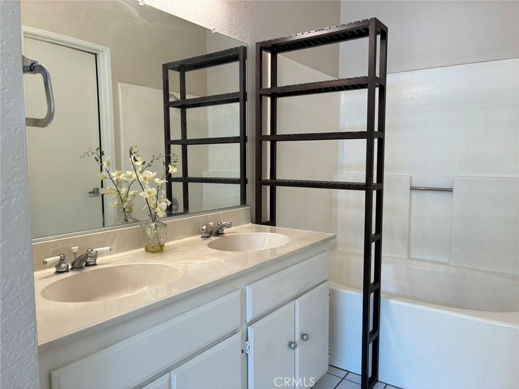 Image 11 of property listing at 29 Violado, Rancho Santa Margarita, CA 92688