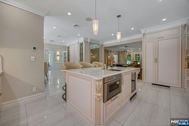 186 Hoover Drive, Cresskill, NJ 07626