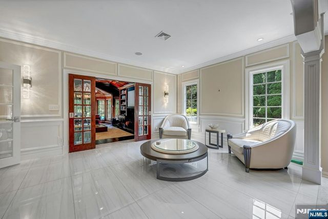 186 Hoover Drive, Cresskill, NJ 07626