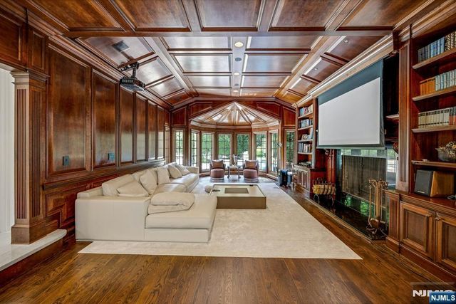 186 Hoover Drive, Cresskill, NJ 07626