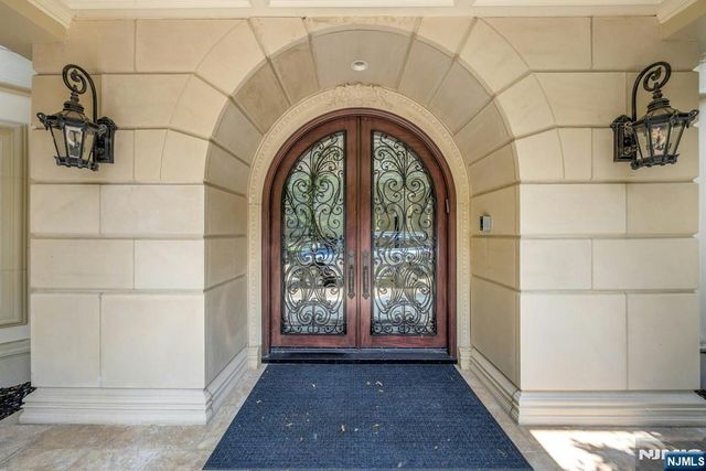 186 Hoover Drive, Cresskill, NJ 07626