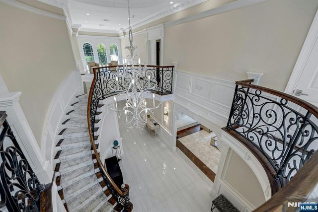 186 Hoover Drive, Cresskill, NJ 07626