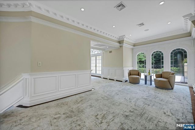 186 Hoover Drive, Cresskill, NJ 07626