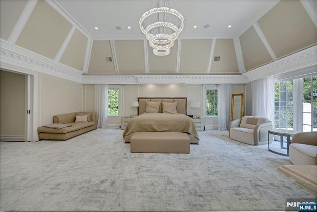 186 Hoover Drive, Cresskill, NJ 07626