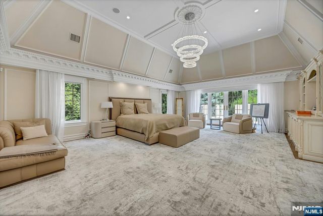 186 Hoover Drive, Cresskill, NJ 07626
