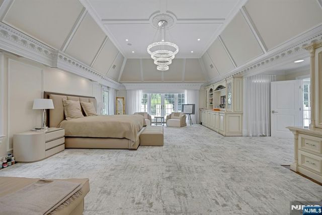186 Hoover Drive, Cresskill, NJ 07626