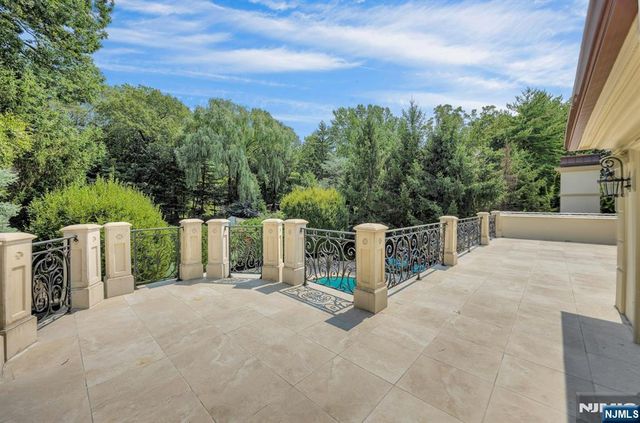 186 Hoover Drive, Cresskill, NJ 07626