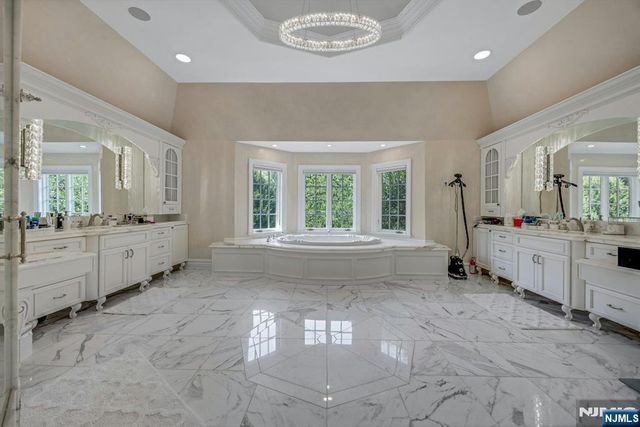 186 Hoover Drive, Cresskill, NJ 07626