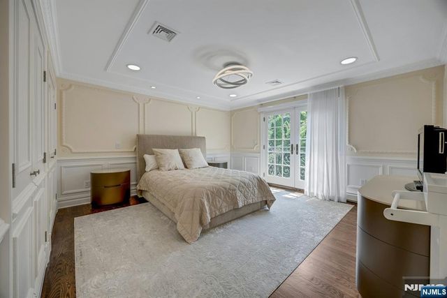 186 Hoover Drive, Cresskill, NJ 07626