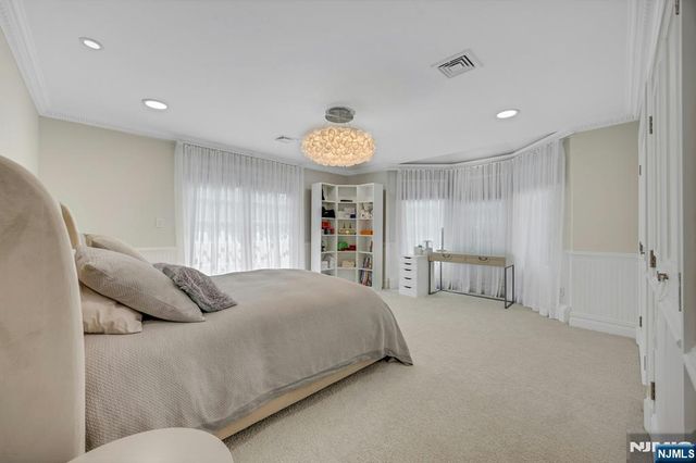 186 Hoover Drive, Cresskill, NJ 07626